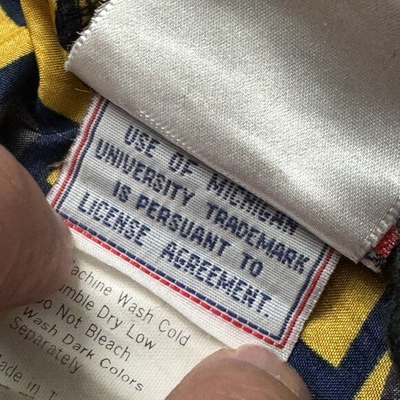 Vintage 90s Apex One Varsity University of Michigan Nylon Light Pants S Fits M-L - Picture 7 of 10